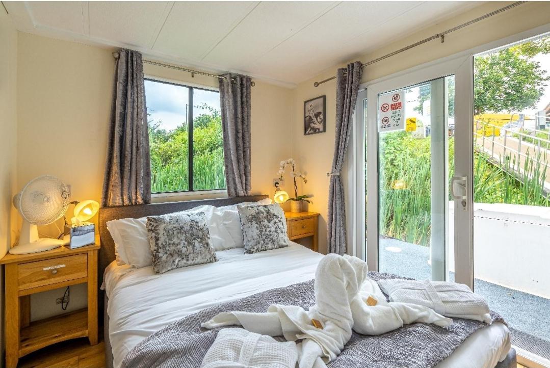 Bluebird House-Boat Hotel East Molesey Luaran gambar